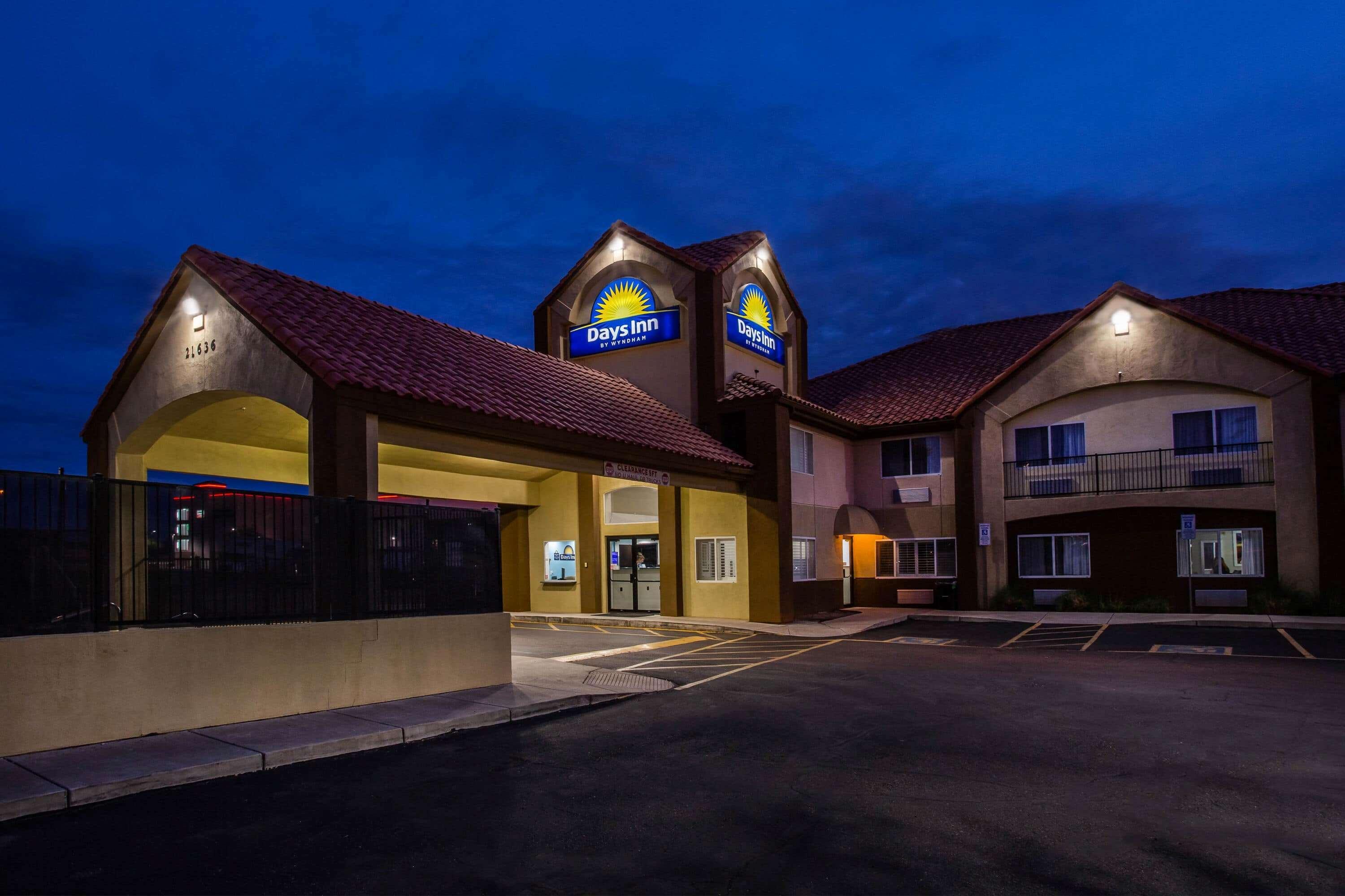 Days Inn By Wyndham Phoenix North Экстерьер фото